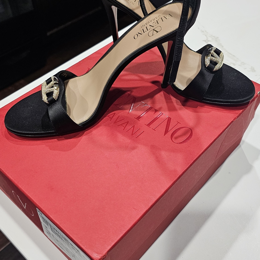 Valentino Garavani Black Heels with Gold Detailing vlogo signature satin sandals